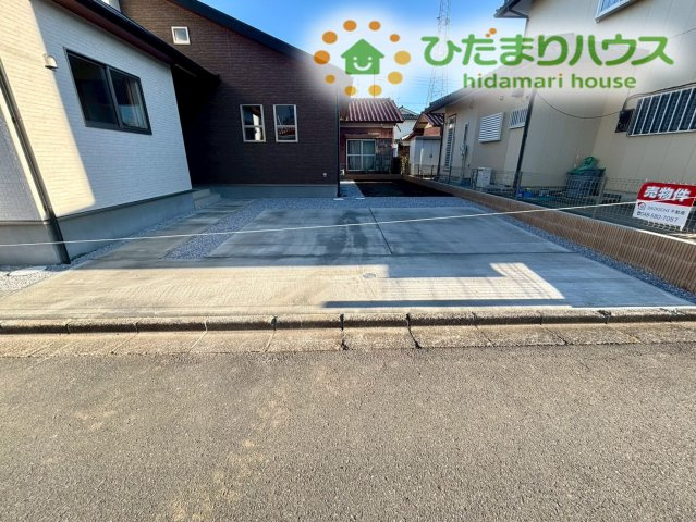 熊谷市新堀　新築一戸建て　ブルーミングガーデン　01の駐車場