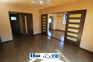 【居間・リビング】 | 宇部市大字東岐波 5LDK／2階建