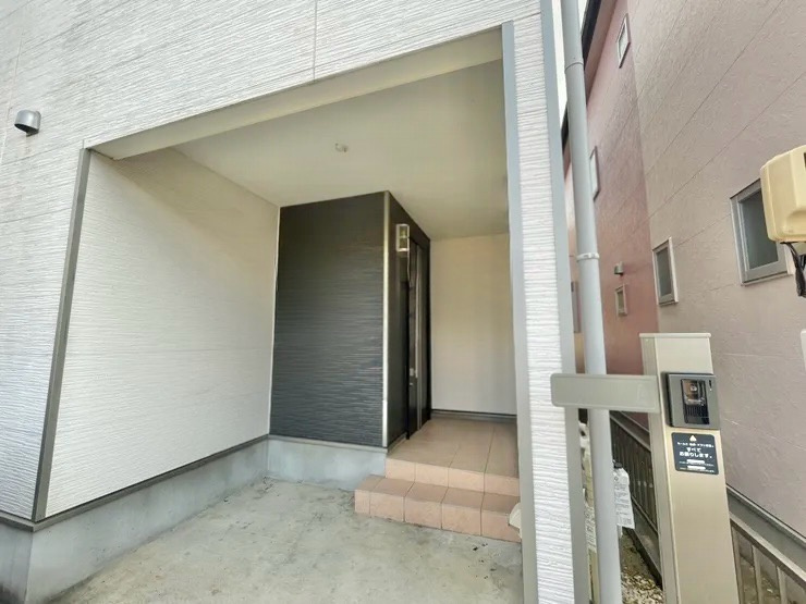 名古屋市中川区赤星一丁目　中古戸建の玄関