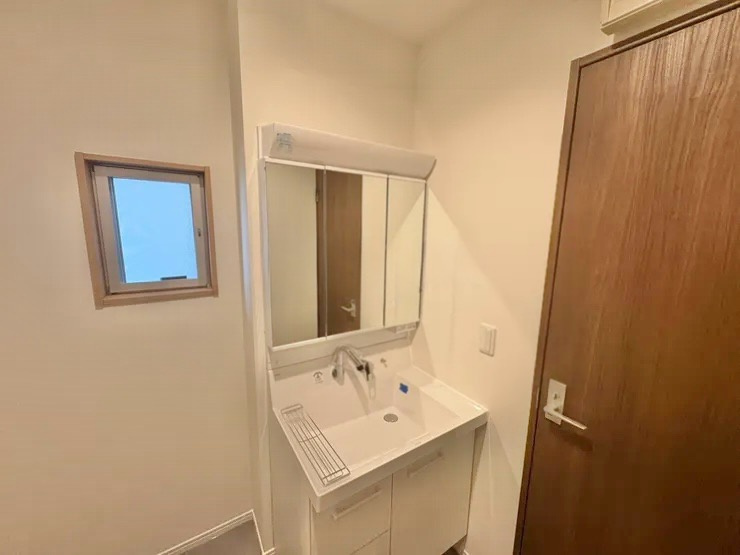 名古屋市中川区赤星一丁目　中古戸建の独立洗面台