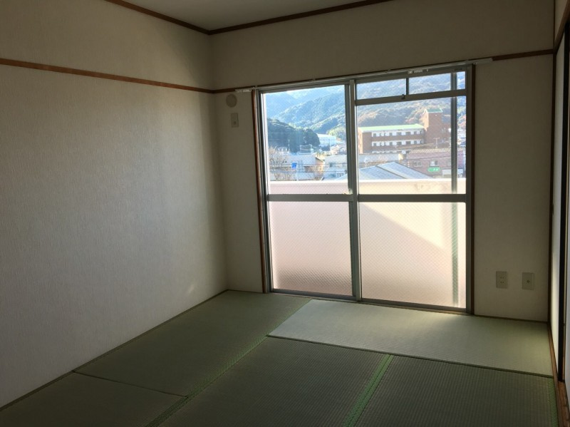 三角コーポの和室