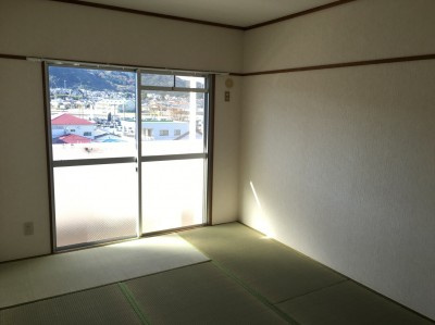 三角コーポの和室