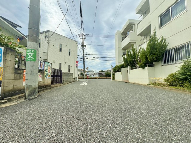 ライオンズマンション豊島園第2の外観|開放感溢れる立地に佇む陽当り・風通し良好のマンションです
車の往来が少ないエリアで子育て環境も良好です