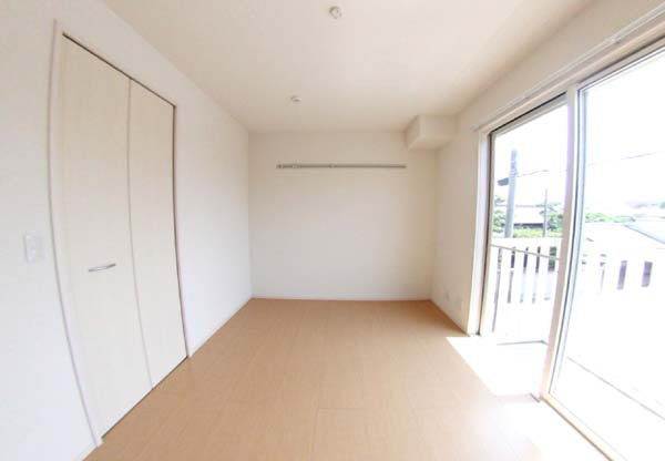 岸和田市磯上町２丁目のハイツの居間・リビング|使いやすいリビングです