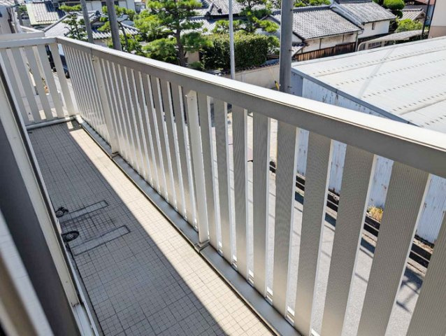 岸和田市磯上町２丁目のハイツのバルコニー