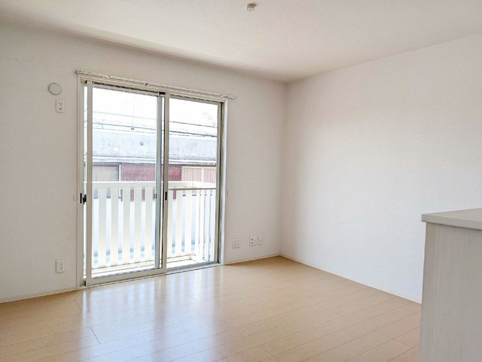 岸和田市磯上町２丁目のハイツの居間・リビング|ゆったりとしたリビングです