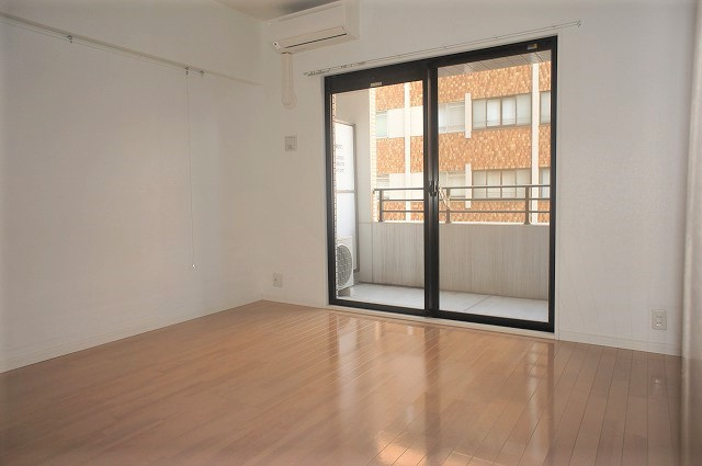 エンクレスト博多駅前Ⅲの居間・リビング|こちらの居間で趣味の時間をお楽しみください