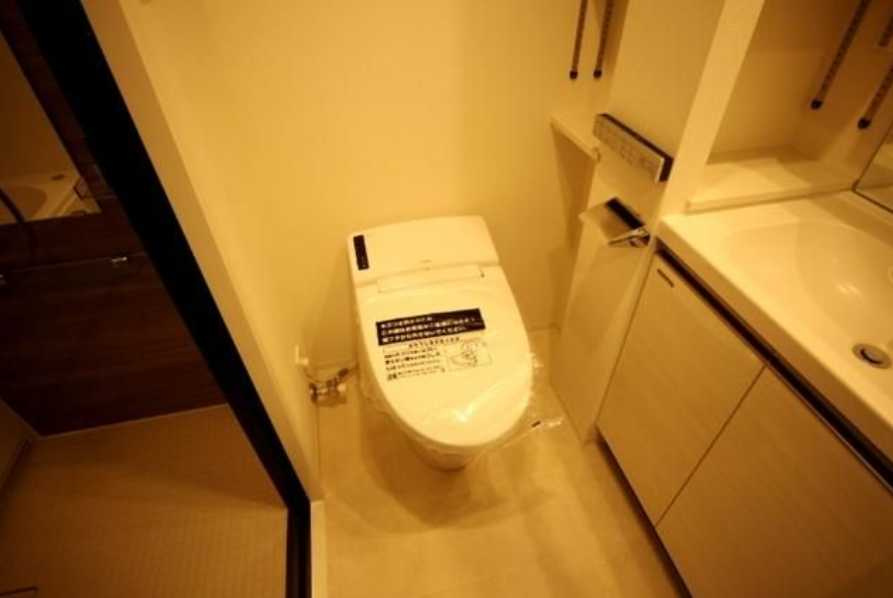 クレヴィアリグゼ世田谷松陰神社前　駅近　ネット0　築浅のトイレ