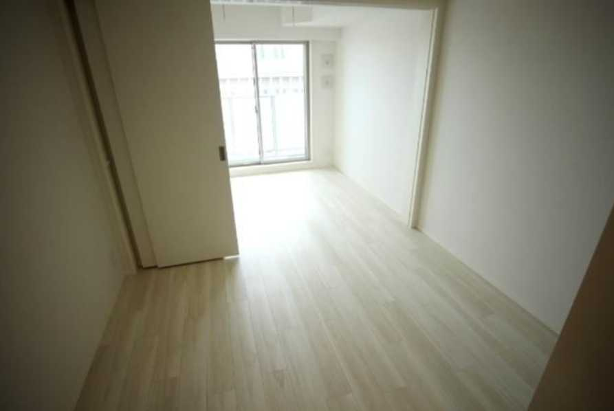 クレヴィアリグゼ世田谷松陰神社前　駅近　ネット0　築浅の居間・リビング