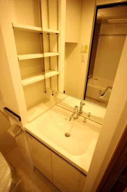 クレヴィアリグゼ世田谷松陰神社前　駅近　ネット0　築浅の洗面所