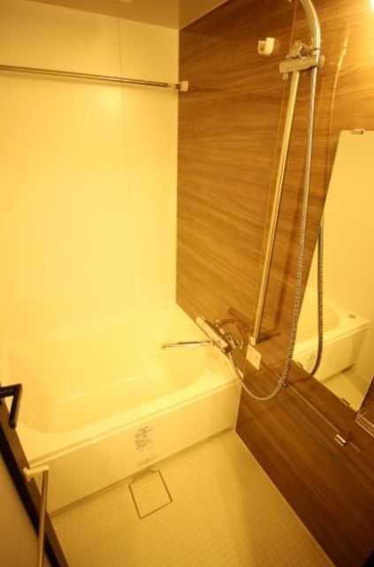 クレヴィアリグゼ世田谷松陰神社前　駅近　ネット0　築浅の浴室