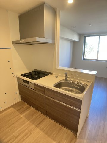 【キッチン】 | ルボワ阿佐谷 | グリル付３口コンロのカウンターキッチン。同物件別部屋参考写真