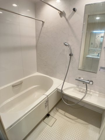 【浴室】 | ルボワ阿佐谷 | 追い焚き、浴室乾燥機能も付いています。同物件別部屋参考写真
