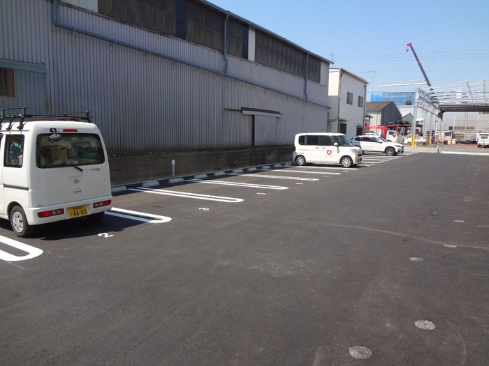 ロイヤルハイツⅡの駐車場|車をお持ちの方に嬉しい駐車場付きの物件です