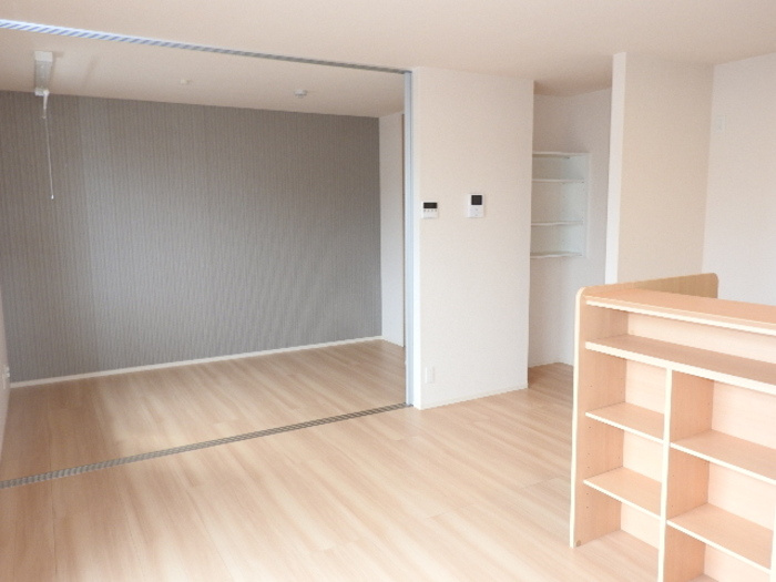 ロイヤルハイツⅡの居間・リビング|ゆったり過ごせる居間です