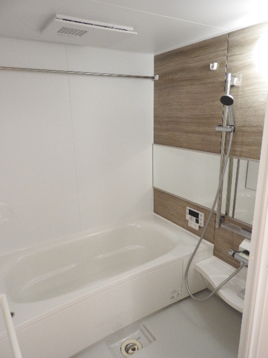 ロイヤルハイツⅡの浴室|日々の疲れを癒すお風呂付です