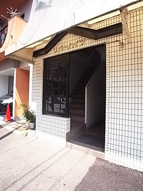 リバーハイツのエントランス