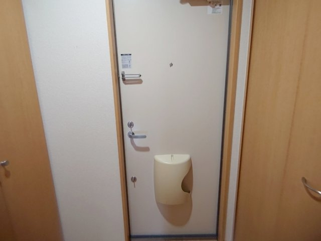 岸和田市上町のハイツの玄関|収納もある玄関です