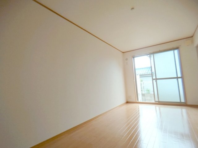 岸和田市上町のハイツの居間・リビング|ゆったりとした居間です