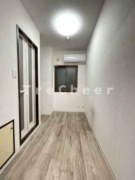 ウエストインパート13の居間・リビング