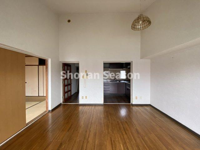 【居間・リビング】 | キッチンとリビングが分かれていて生活にメリハリが生まれます◎