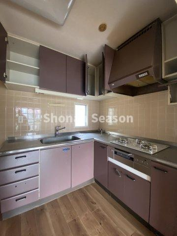 【キッチン】 | 収納豊富で効率的な動線のL字型キッチンです◎