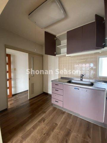 【キッチン】 | 普段使わない調理器具やお皿などもスッキリ収納できます♪