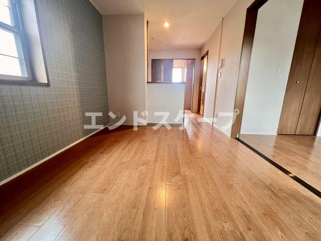 レアルコンフォートⅡの居間・リビング|高崎、前橋、伊勢崎エリアのお部屋探しはエンドスケープまで！お客様の理想お聞かせ下さい♪
内装の一部が画像と異なる場合がございます。