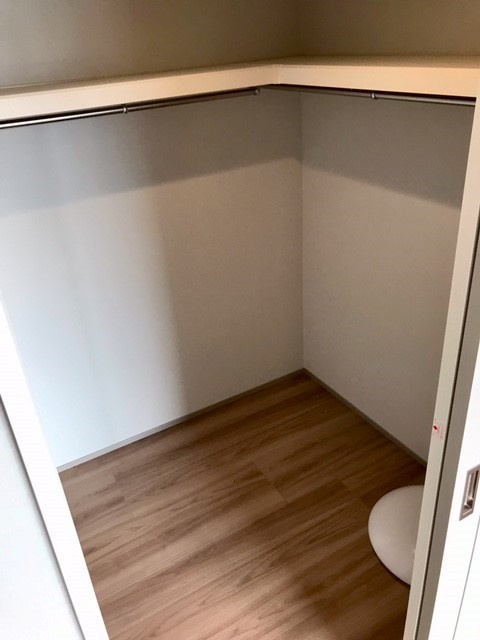 東京ツインパークスライトウイング|洋室8.2帖のウォークインクローゼット