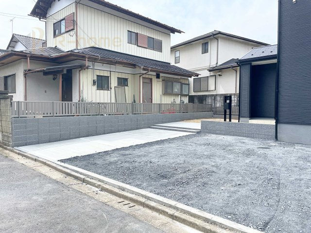 東茨城郡茨城町奥谷1期　新築戸建て　1号棟の駐車場|カースペースは3台完備。ゲスト用のスペースも確保できますね♪