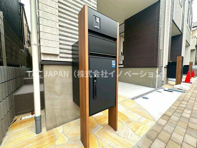 赤羽北3丁目Ⅱ期・全3棟の外観|【宅配ボックス】
ご不在時でも荷物の受取りが可能な宅配ボックスを全棟に標準完備しています。