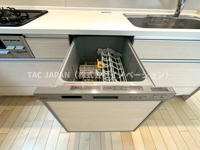 赤羽北3丁目Ⅱ期・全3棟のキッチン|【ビルトイン食器洗浄乾燥機】
食事の時間がバラバラでも最後の人がスイッチを入れれば洗い物が完了。家事の時短に大活躍