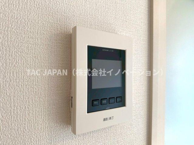 赤羽北3丁目Ⅱ期・全3棟の防犯設備|【モニター付きインターホン】
リビングから来訪者を確認できる防犯性に優れたモニタ付インターホン