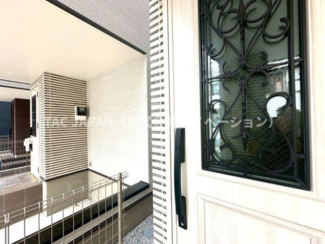 赤羽北3丁目Ⅱ期・全3棟の玄関|【ご好評につき残り2邸となりました】
お問合せ当日でのご見学も可能です。ぜひお気軽にお問合せください。
TEL:03-5918-868