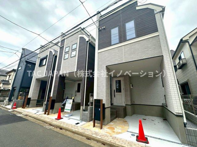 赤羽北3丁目Ⅱ期・全3棟の外観|【ご好評につき残り2邸となりました】
北赤羽駅から徒歩9分！落ち着いた住環境が広がる「赤羽北3丁目」に子育て世代を全力応援する全3邸の新たなコミュニティーが誕生しました！