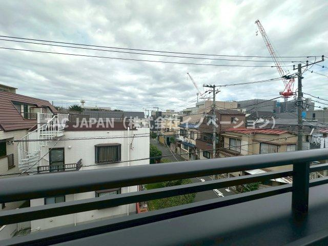 赤羽北3丁目Ⅱ期・全3棟の展望|高台に位置しスポット的に開けたバルコニーからのロケーション。交通量も少なく安心して快適な新生活をお過ごしいただけます。