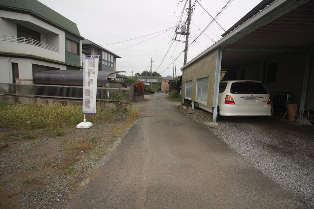 下野市小金井の前面道路含む現地写真|南西側道路（2025年10月撮影）