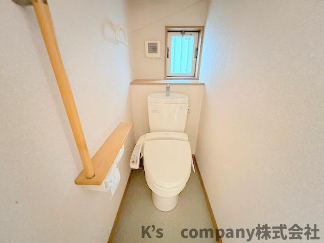 ■高座郡寒川町倉見　中古戸建のトイレ|手すり付きのトイレ◇