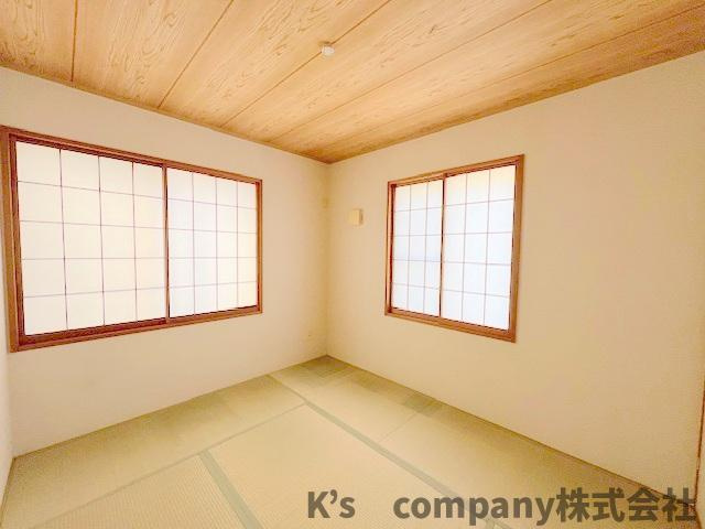 ■高座郡寒川町倉見　中古戸建の和室|リビングに隣接している和室5.2帖◇