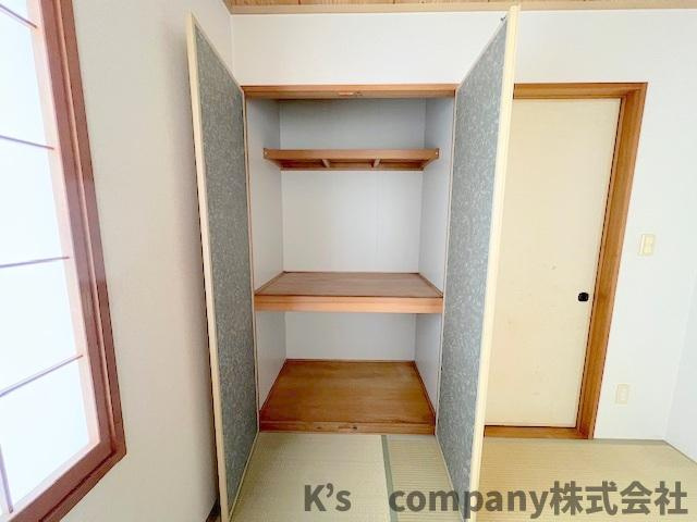 ■高座郡寒川町倉見　中古戸建の収納|和室の押入れ収納◇来客用のお布団などの保管にも便利な奥行きです♪