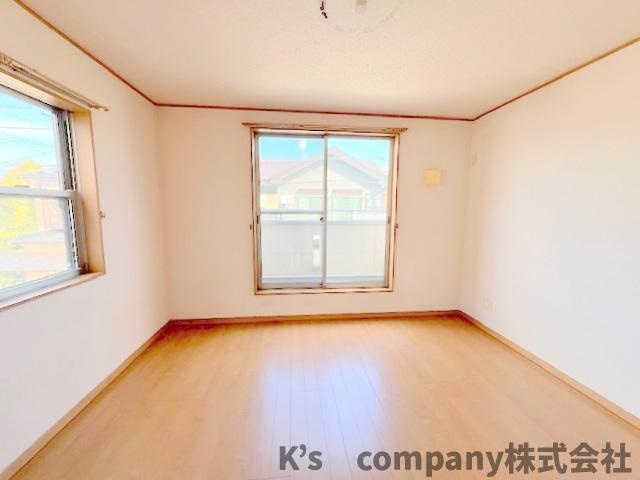 ■高座郡寒川町倉見　中古戸建の子供部屋|洋室7.2帖◇北側のバルコニーの出入りのできるお部屋です◇お子様のお部屋にもお勧めです♪