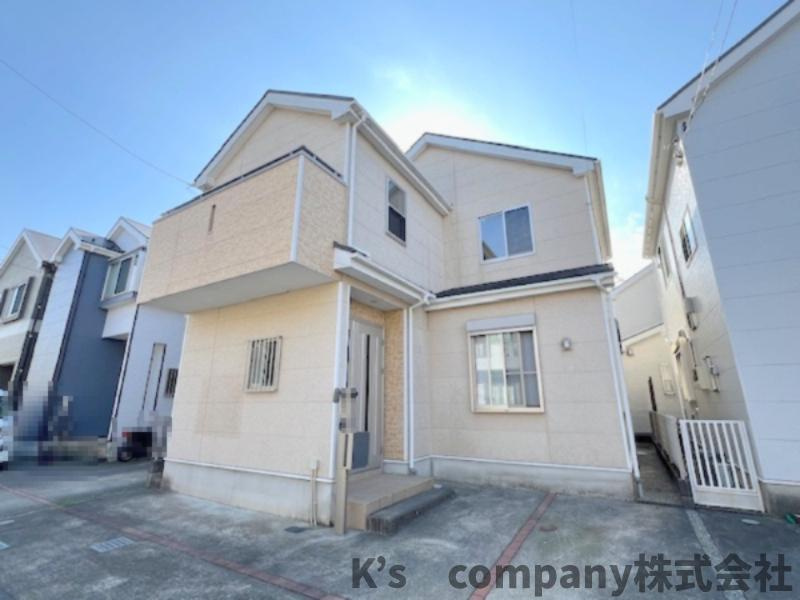 ■高座郡寒川町倉見　中古戸建の外観|外観写真◇優しい色合いの明るい外観が魅力の２階建て住宅♪