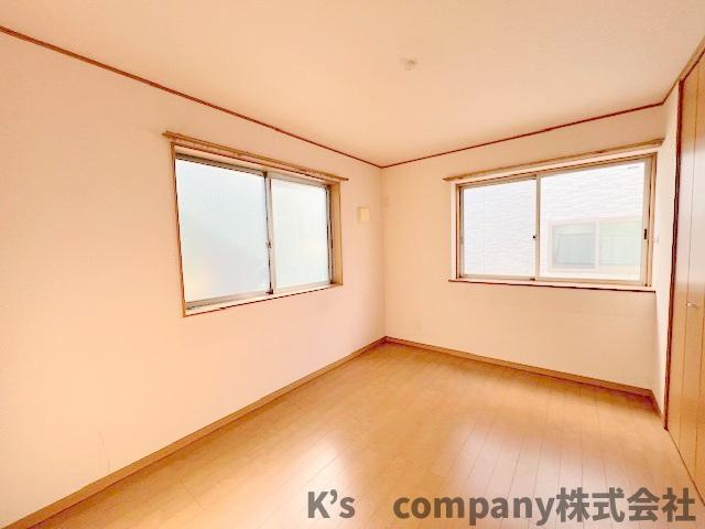 ■高座郡寒川町倉見　中古戸建の洋室|洋室6帖◇南側に面しているため陽当たり良好です◇