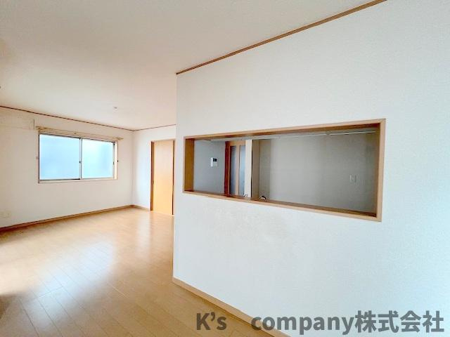 ■高座郡寒川町倉見　中古戸建のダイニング|リビングにいるご家族を感じながらお料理ができる対面キッチン☆