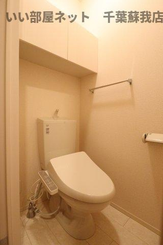 フォンターナのトイレ|落ち着いた色調のトイレです
