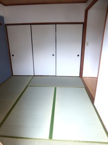 ビューハイツ高山の居間・リビング