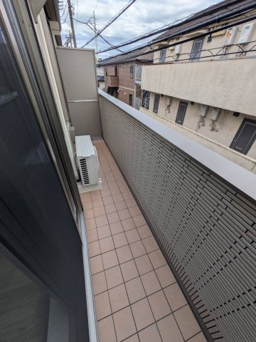 中野区大和町１丁目のアパートのバルコニー