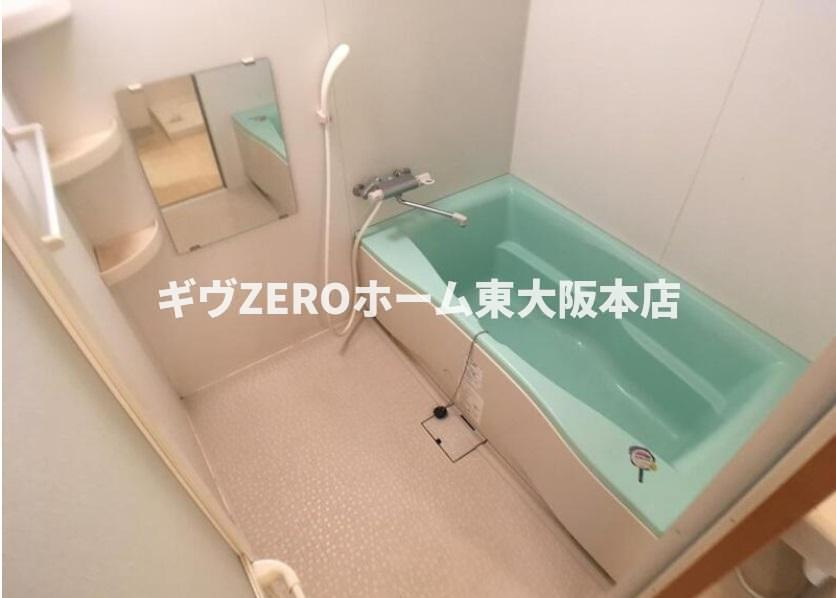 ラカーサ今里の浴室