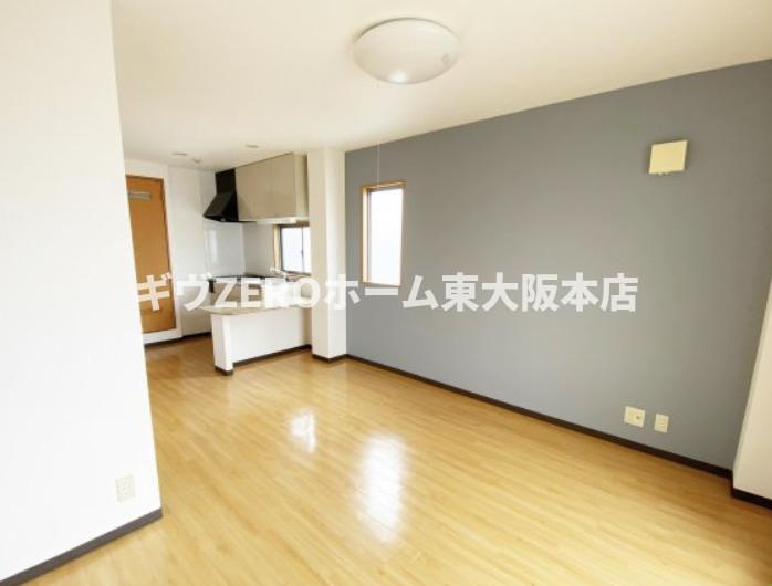 ラカーサ今里の居間・リビング