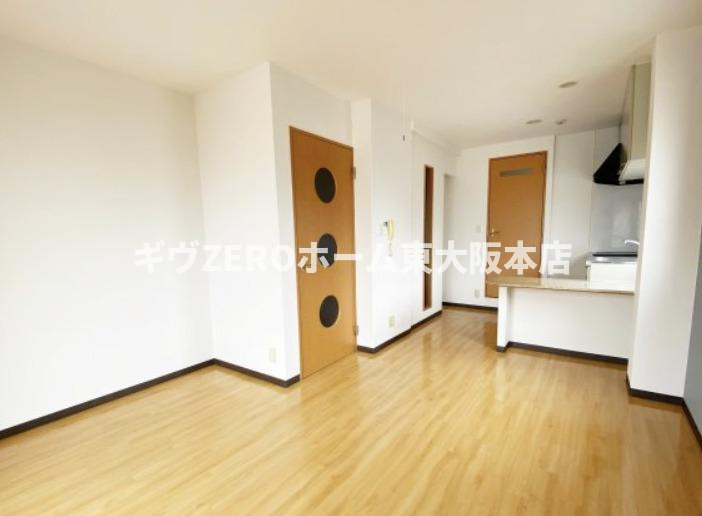 ラカーサ今里の居間・リビング